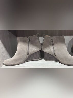 Vionic Gray Suede Wedge Ankle Booties NWOT - Never Worn!
